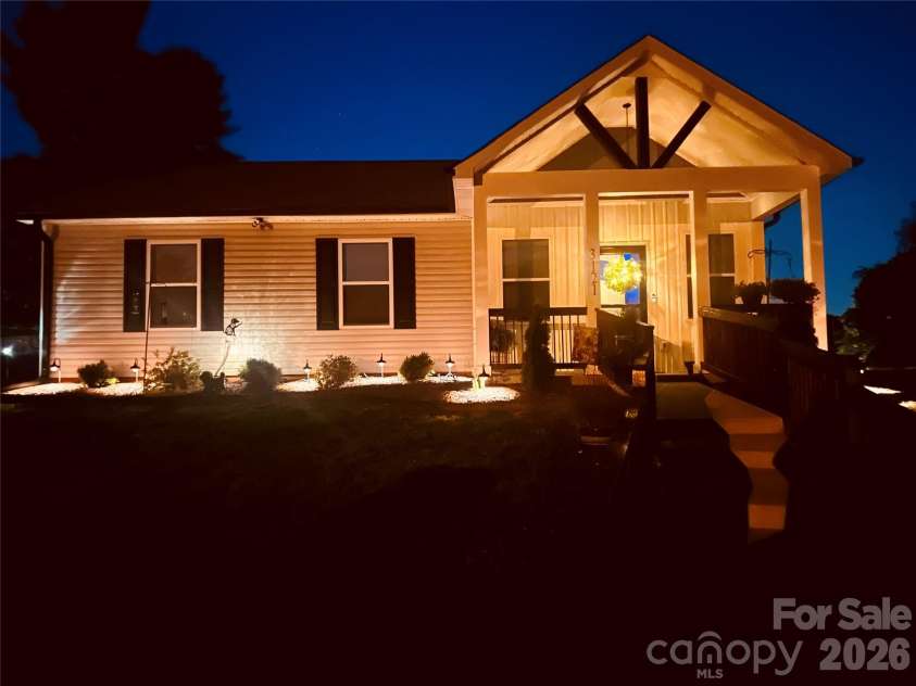 3121 Suffolk Drive, Shelby, NC 28152.  MLS# CAR4383977, YatesRealty ID 25091. 