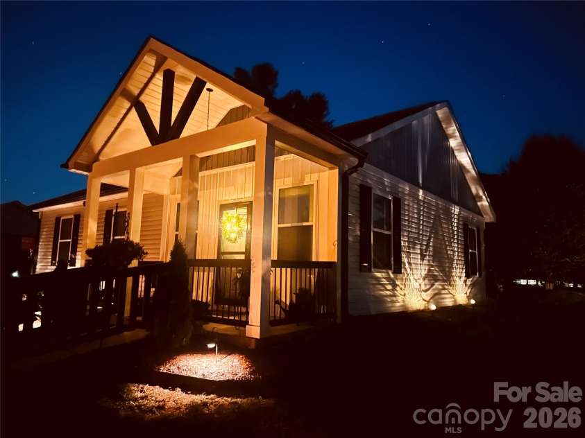 3121 Suffolk Drive, Shelby, NC 28152.  MLS# CAR4383977, YatesRealty ID 25091. 