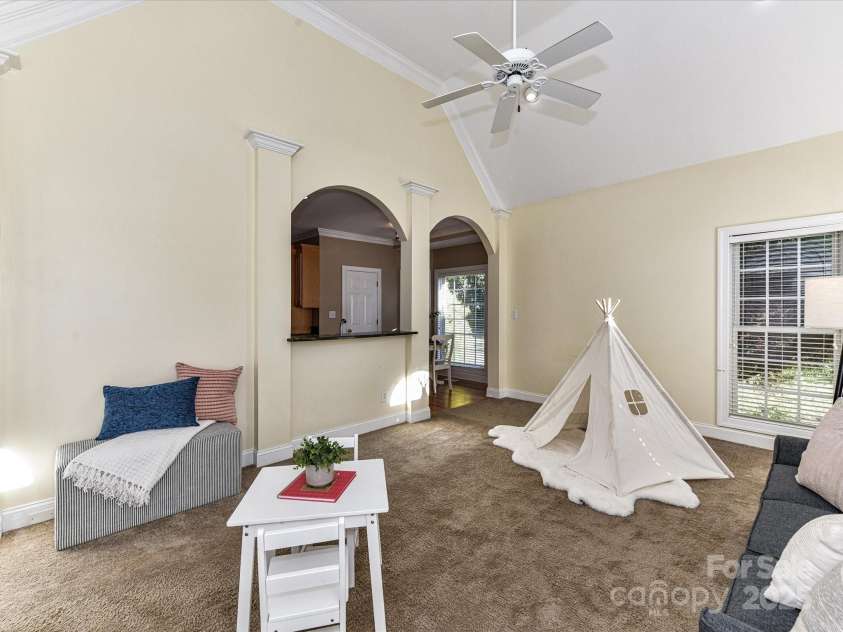 225 Northchase Drive, Concord, NC 28027.  MLS# CAR4314773, YatesRealty ID 25094. Vaulted Living Room perfect for extra sitting area with breakfast bar into Kitchen & nice natural light!