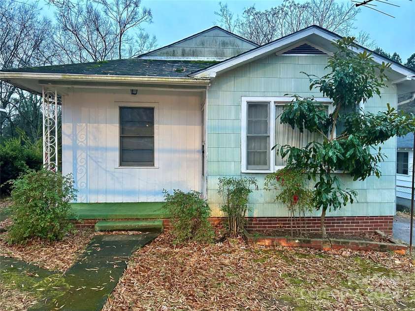 601 Sherman Street, Badin, NC 28009.  MLS# CAR4205901, YatesRealty ID 25094. 