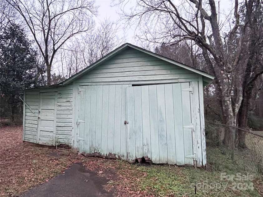 601 Sherman Street, Badin, NC 28009.  MLS# CAR4205901, YatesRealty ID 25094. 