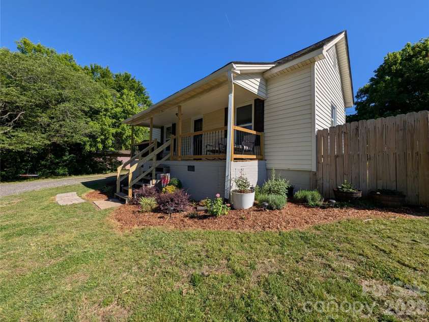 3462 Roberta Road, Concord, NC 28027.  MLS# CAR4382419, YatesRealty ID 25095. 