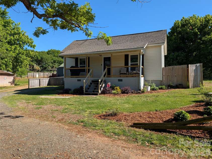3462 Roberta Road, Concord, NC 28027.  MLS# CAR4382419, YatesRealty ID 25095. 