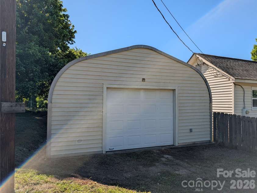 3462 Roberta Road, Concord, NC 28027.  MLS# CAR4382419, YatesRealty ID 25095. 