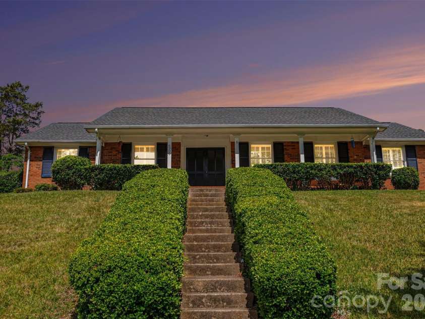 6300 Idlebrook Drive, Charlotte, NC 28212.  MLS# CAR4380402, YatesRealty ID 25096. 