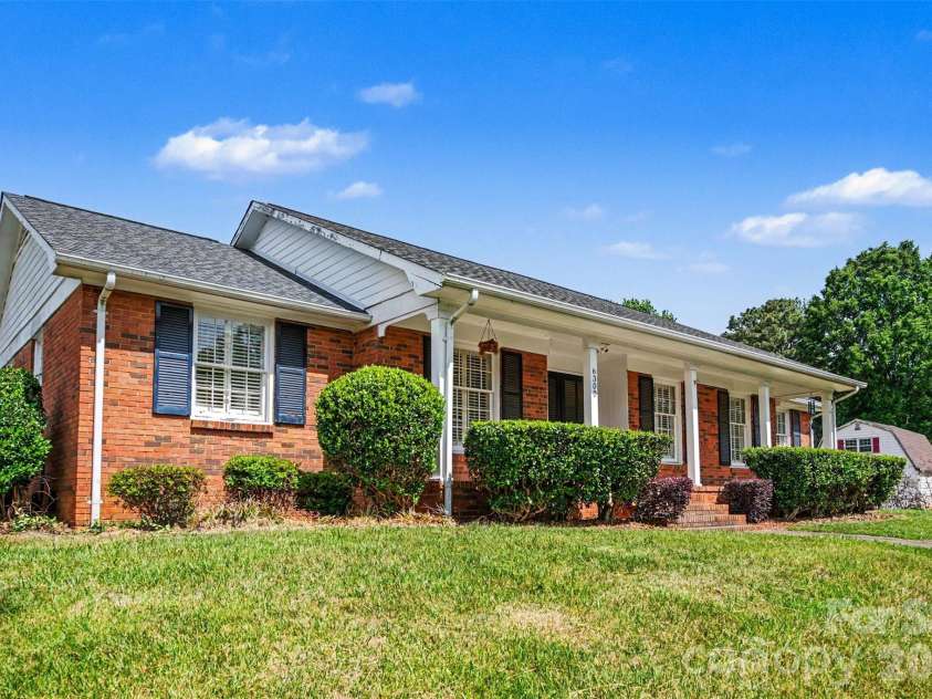 6300 Idlebrook Drive, Charlotte, NC 28212.  MLS# CAR4380402, YatesRealty ID 25096. 