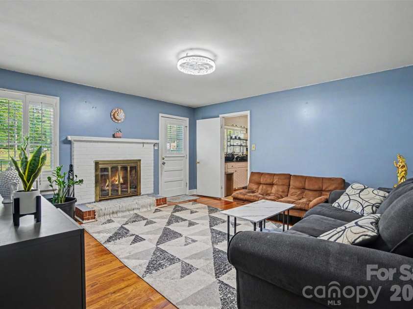 6300 Idlebrook Drive, Charlotte, NC 28212.  MLS# CAR4380402, YatesRealty ID 25096. 
