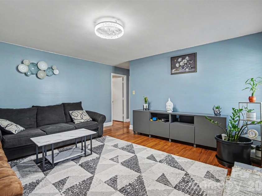 6300 Idlebrook Drive, Charlotte, NC 28212.  MLS# CAR4380402, YatesRealty ID 25096. 