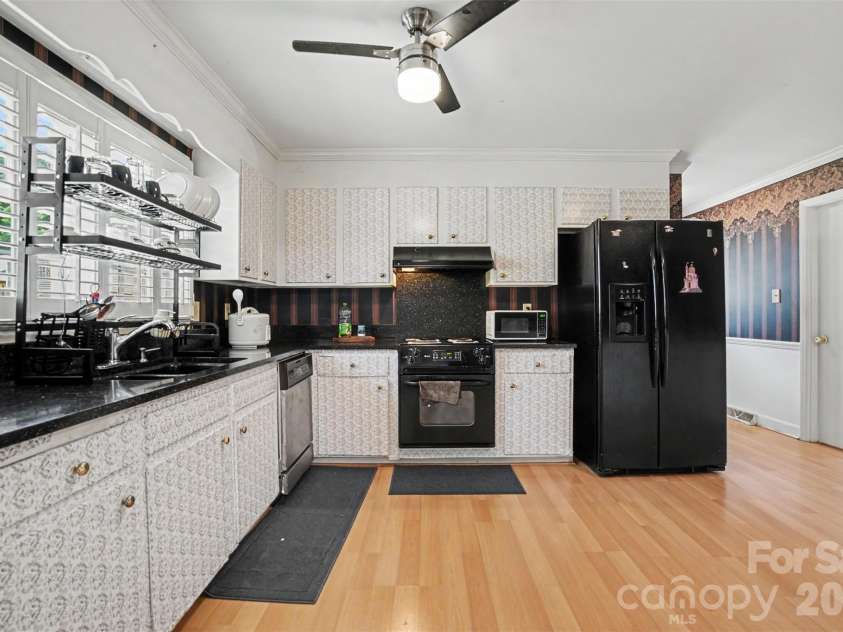 6300 Idlebrook Drive, Charlotte, NC 28212.  MLS# CAR4380402, YatesRealty ID 25096. 