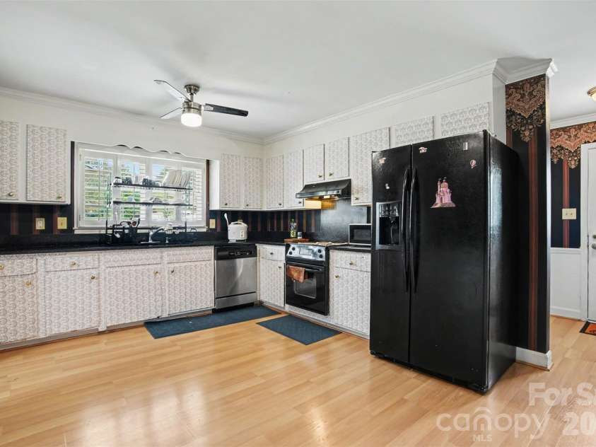 6300 Idlebrook Drive, Charlotte, NC 28212.  MLS# CAR4380402, YatesRealty ID 25096. 