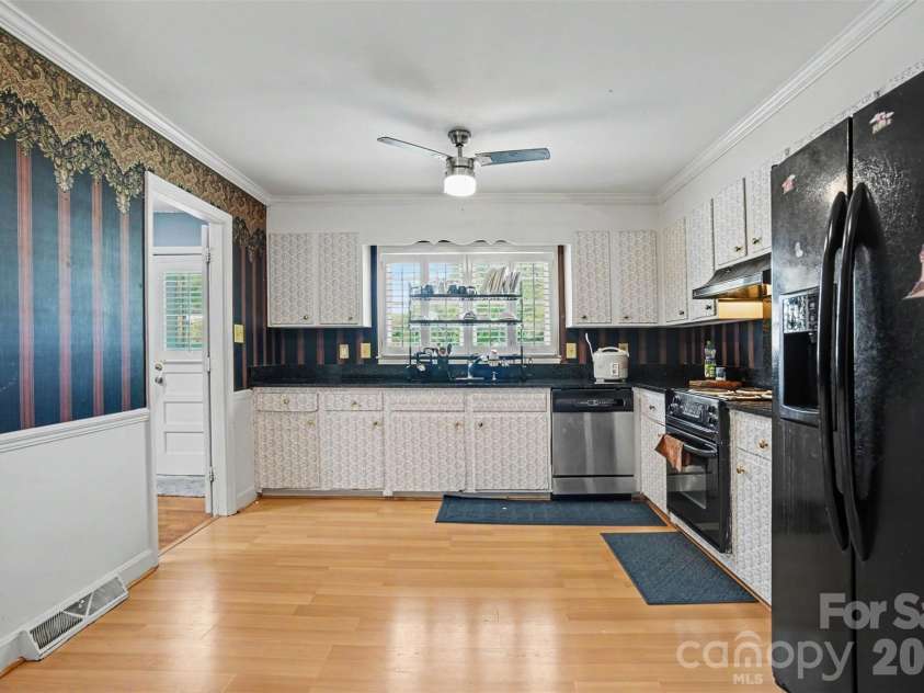 6300 Idlebrook Drive, Charlotte, NC 28212.  MLS# CAR4380402, YatesRealty ID 25096. 