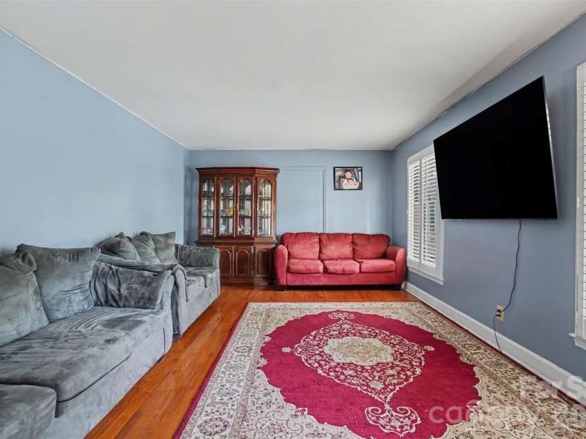 6300 Idlebrook Drive, Charlotte, NC 28212.  MLS# CAR4380402, YatesRealty ID 25096. 