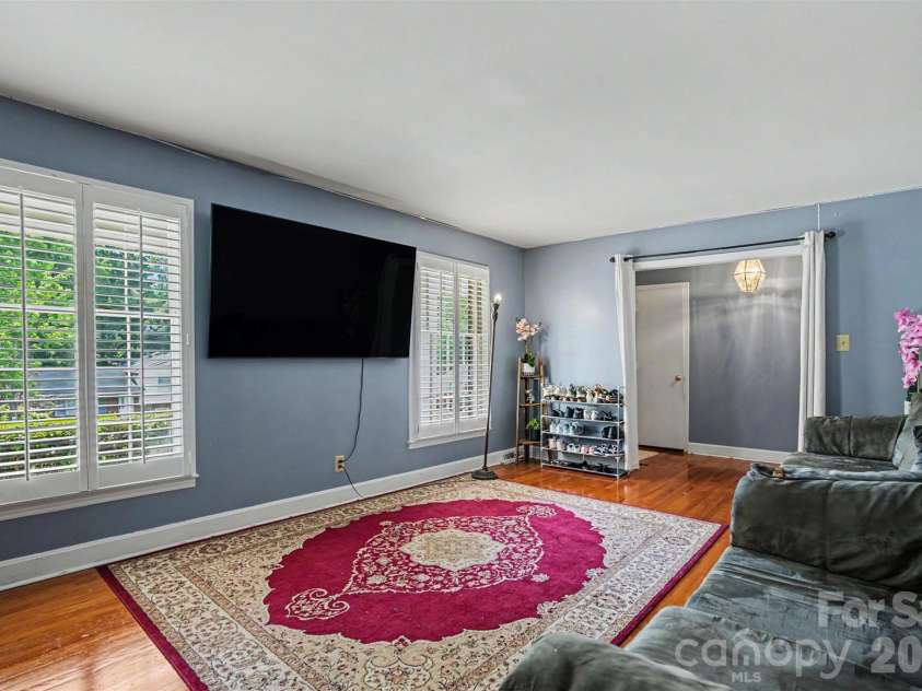 6300 Idlebrook Drive, Charlotte, NC 28212.  MLS# CAR4380402, YatesRealty ID 25096. 