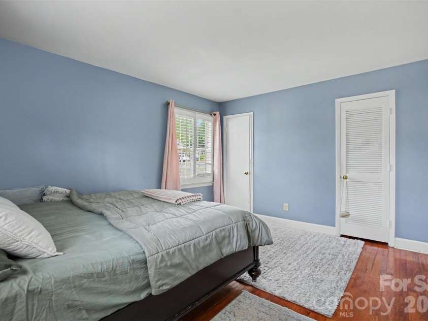 6300 Idlebrook Drive, Charlotte, NC 28212.  MLS# CAR4380402, YatesRealty ID 25096. 
