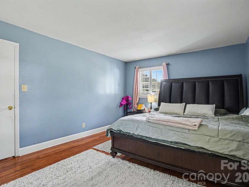 6300 Idlebrook Drive, Charlotte, NC 28212.  MLS# CAR4380402, YatesRealty ID 25096. 