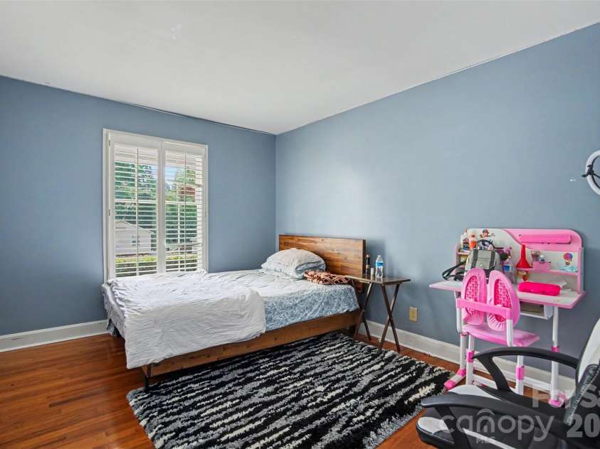 6300 Idlebrook Drive, Charlotte, NC 28212.  MLS# CAR4380402, YatesRealty ID 25096. 
