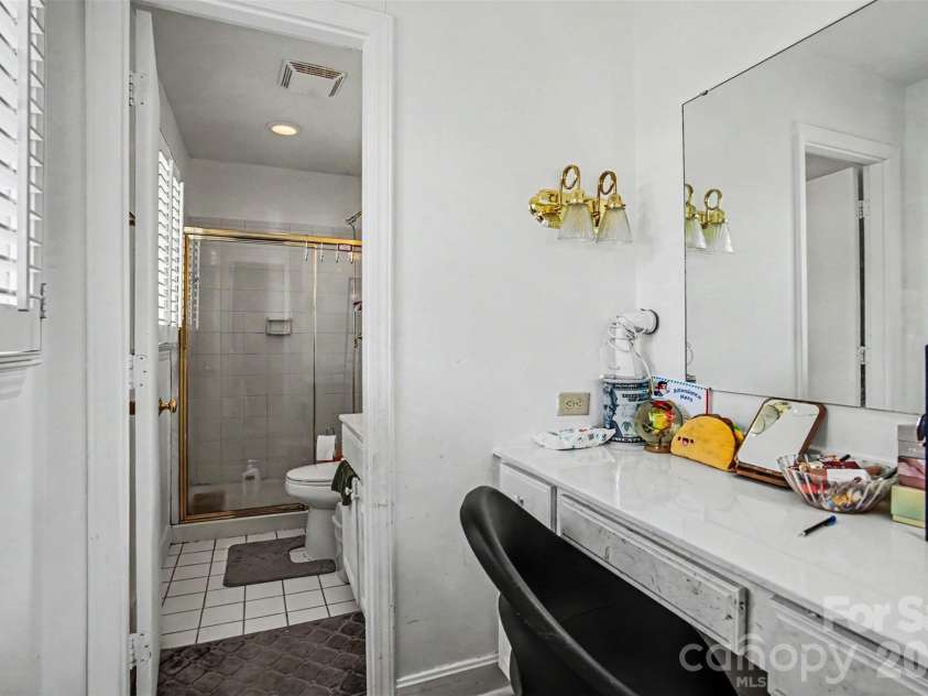 6300 Idlebrook Drive, Charlotte, NC 28212.  MLS# CAR4380402, YatesRealty ID 25096. 