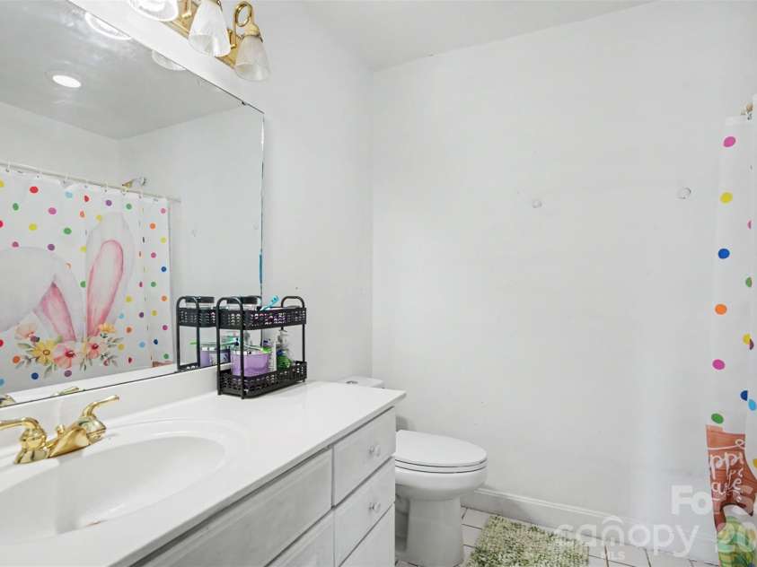 6300 Idlebrook Drive, Charlotte, NC 28212.  MLS# CAR4380402, YatesRealty ID 25096. 