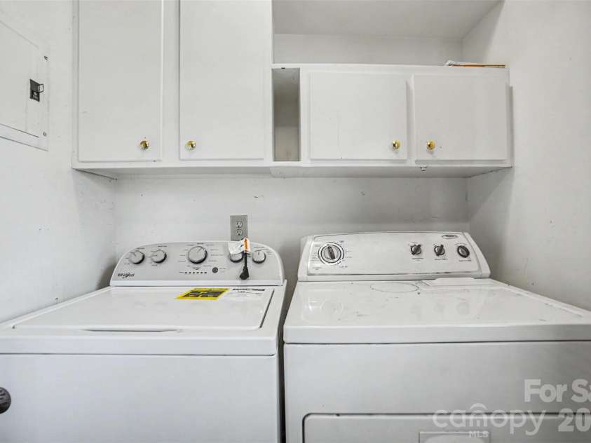 6300 Idlebrook Drive, Charlotte, NC 28212.  MLS# CAR4380402, YatesRealty ID 25096. 