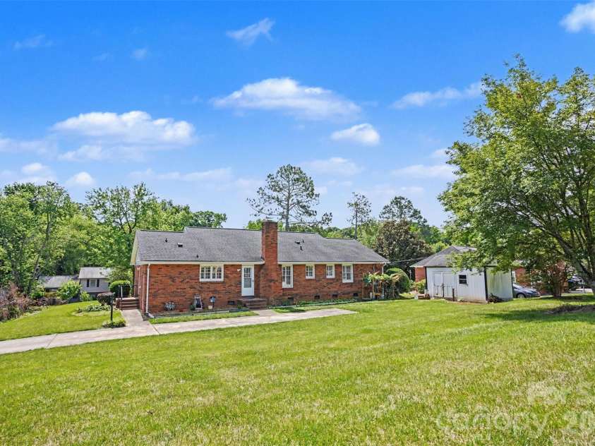 6300 Idlebrook Drive, Charlotte, NC 28212.  MLS# CAR4380402, YatesRealty ID 25096. 