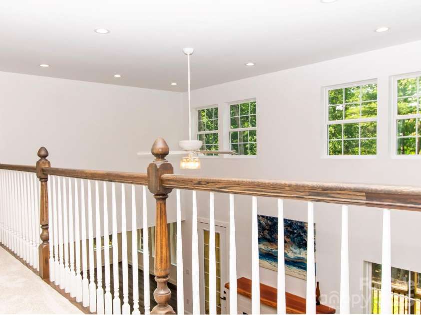 690 Settlers Trail, Mars Hill, NC 28754.  MLS# CAR4259983, YatesRealty ID 25096. Balcony