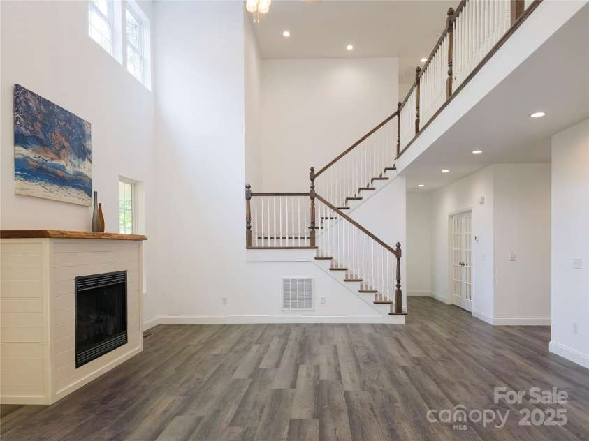 690 Settlers Trail, Mars Hill, NC 28754.  MLS# CAR4259983, YatesRealty ID 25096. Great Room