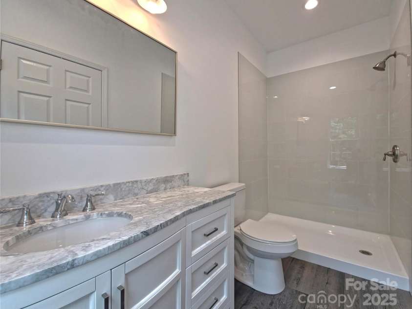 690 Settlers Trail, Mars Hill, NC 28754.  MLS# CAR4259983, YatesRealty ID 25096. Guest Suite Bath - Upper Level