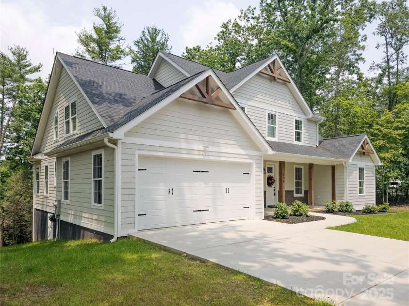 690 Settlers Trail, Mars Hill, NC 28754.  MLS# CAR4259983, YatesRealty ID 25096. House - Curb View from Left