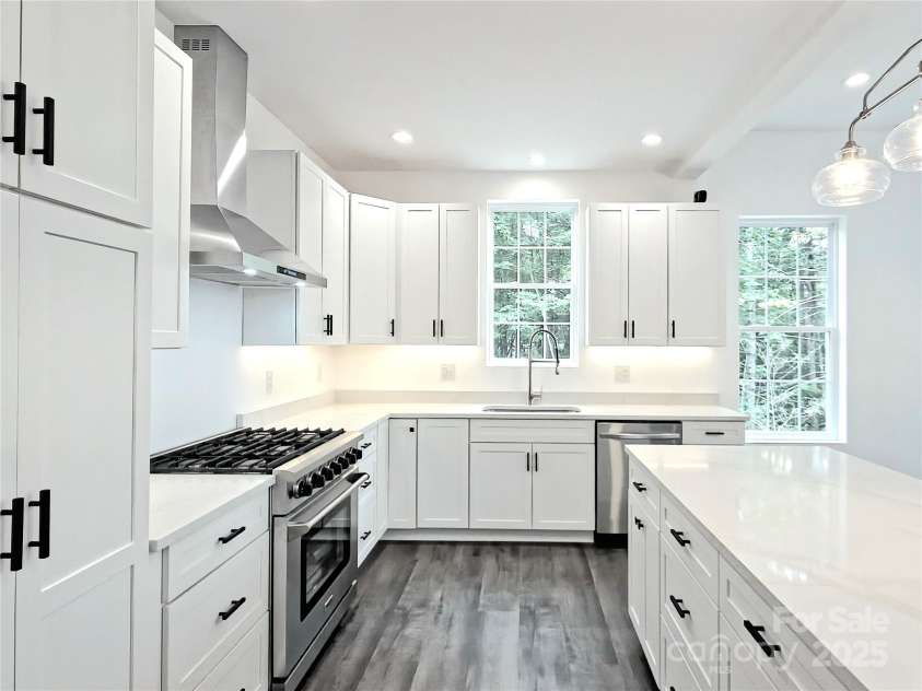 690 Settlers Trail, Mars Hill, NC 28754.  MLS# CAR4259983, YatesRealty ID 25096. Kitchen