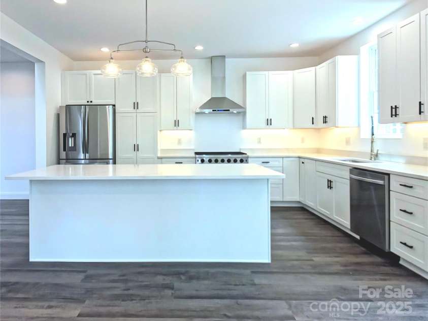 690 Settlers Trail, Mars Hill, NC 28754.  MLS# CAR4259983, YatesRealty ID 25096. Kitchen