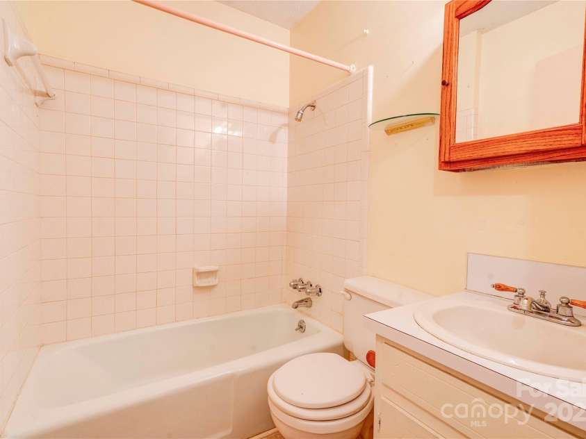 105 Hopewell Church Road, Shelby, NC 28150.  MLS# CAR4267193, YatesRealty ID 25098. Bathroom 2