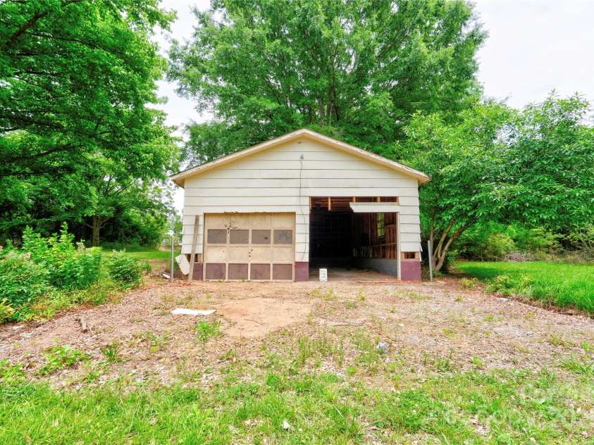105 Hopewell Church Road, Shelby, NC 28150.  MLS# CAR4267193, YatesRealty ID 25098. Detached Garage