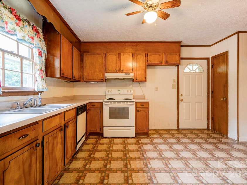 105 Hopewell Church Road, Shelby, NC 28150.  MLS# CAR4267193, YatesRealty ID 25098. Kitchen