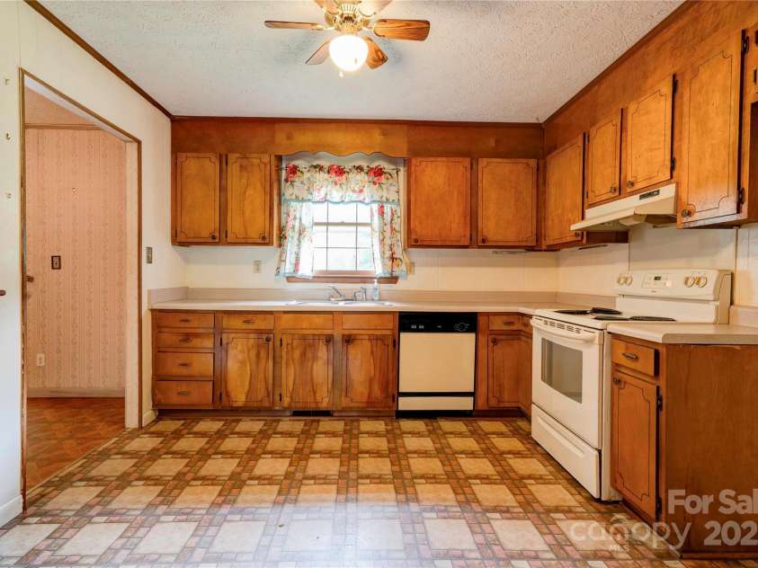 105 Hopewell Church Road, Shelby, NC 28150.  MLS# CAR4267193, YatesRealty ID 25098. Kitchen