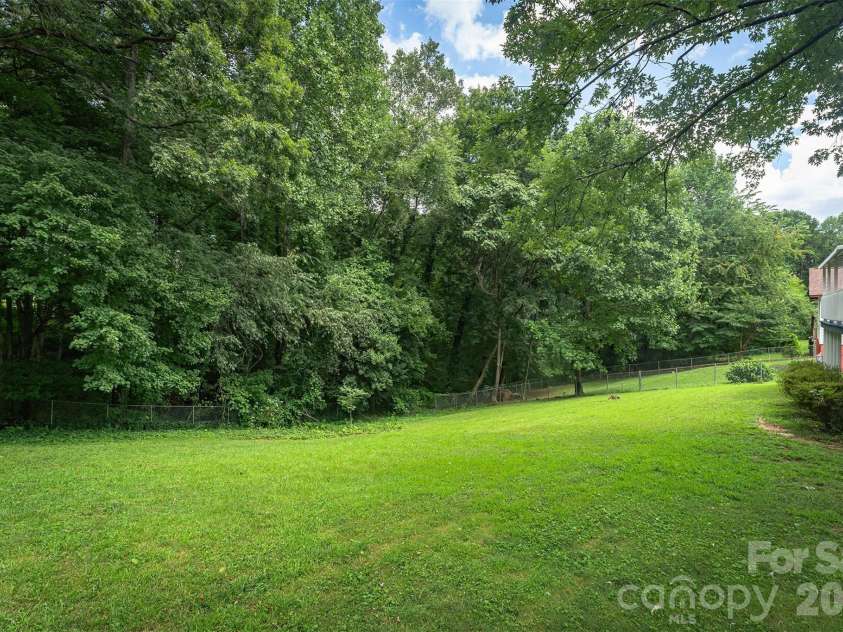 31 Tremont Street, Marion, NC 28752.  MLS# CAR4365478, YatesRealty ID 25099. 