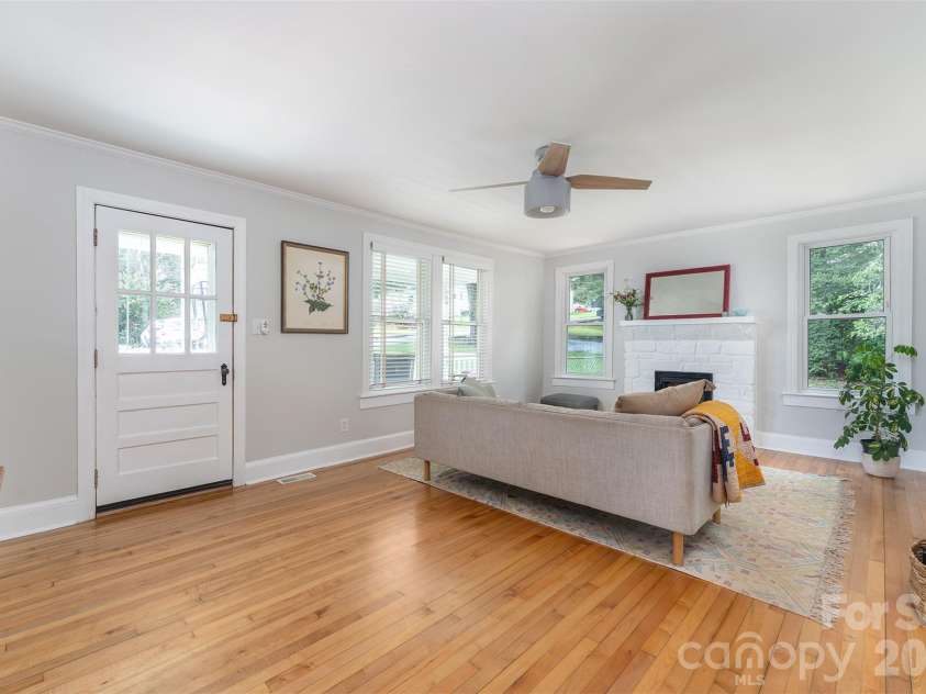 31 Tremont Street, Marion, NC 28752.  MLS# CAR4365478, YatesRealty ID 25099. 