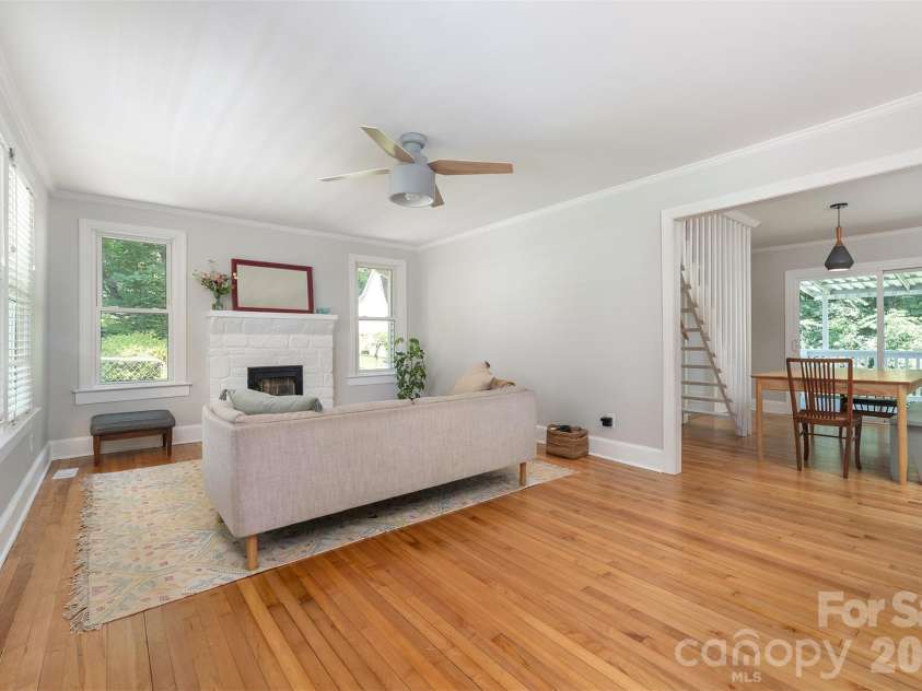 31 Tremont Street, Marion, NC 28752.  MLS# CAR4365478, YatesRealty ID 25099. 