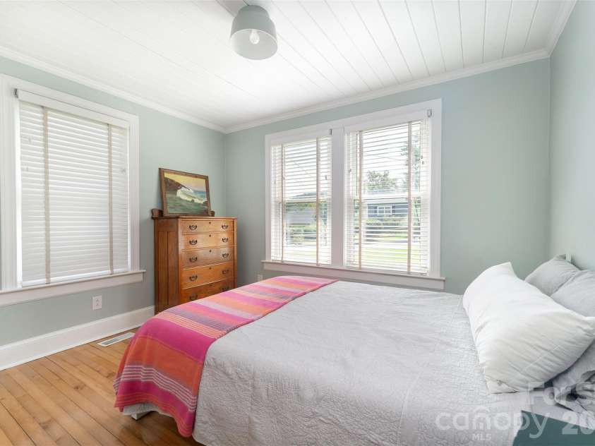 31 Tremont Street, Marion, NC 28752.  MLS# CAR4365478, YatesRealty ID 25099. 