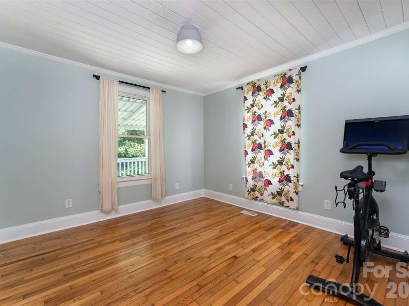 31 Tremont Street, Marion, NC 28752.  MLS# CAR4365478, YatesRealty ID 25099. 