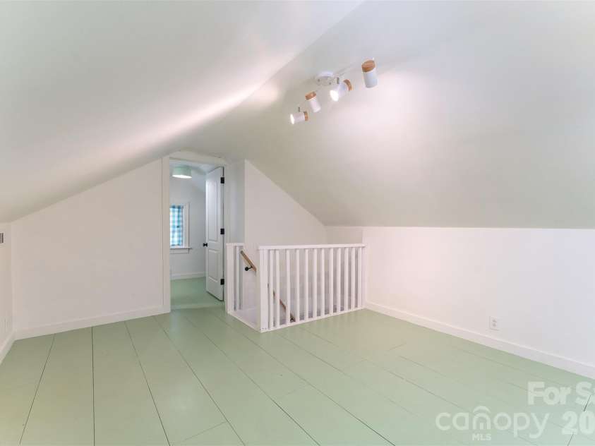 31 Tremont Street, Marion, NC 28752.  MLS# CAR4365478, YatesRealty ID 25099. 