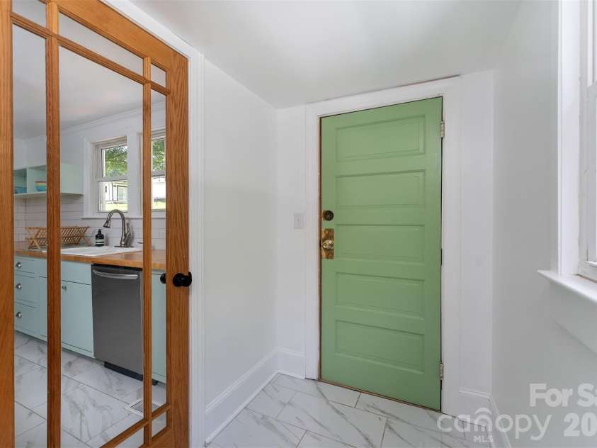 31 Tremont Street, Marion, NC 28752.  MLS# CAR4365478, YatesRealty ID 25099. 