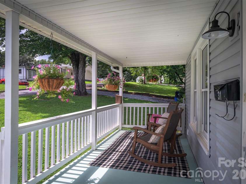31 Tremont Street, Marion, NC 28752.  MLS# CAR4365478, YatesRealty ID 25099. 