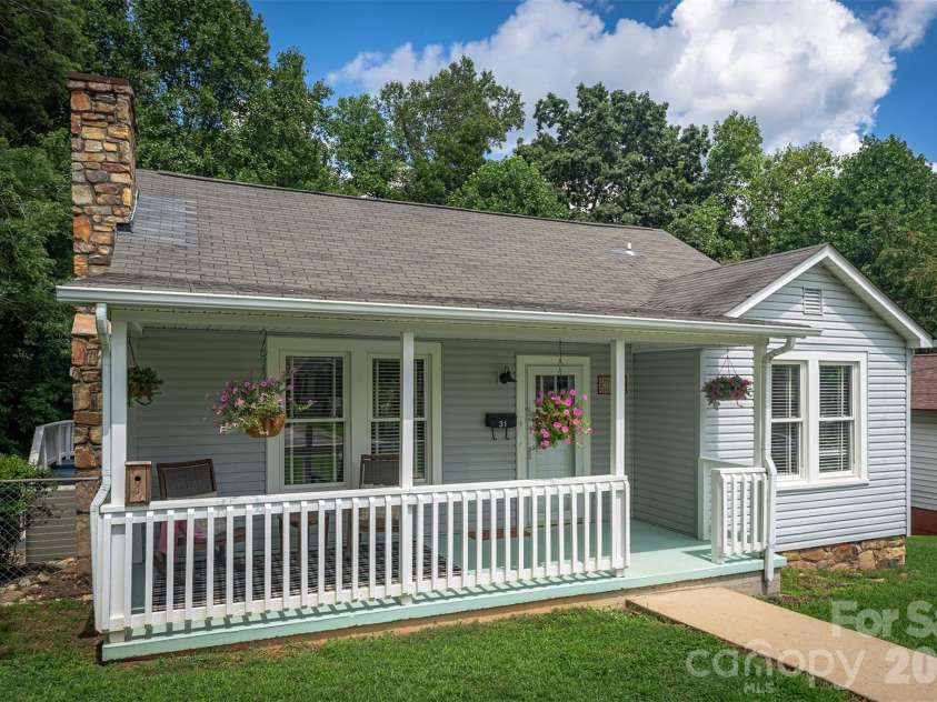 31 Tremont Street, Marion, NC 28752.  MLS# CAR4365478, YatesRealty ID 25099. 