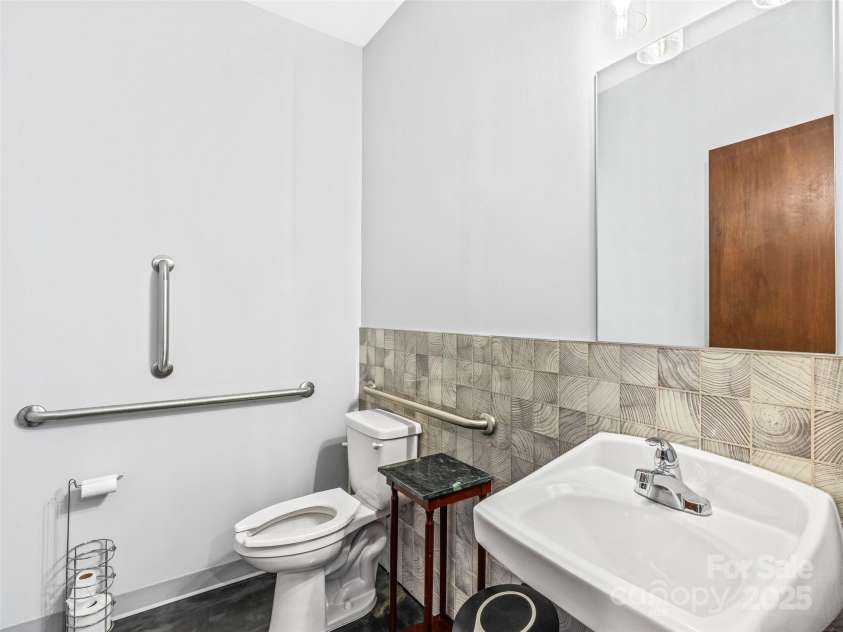 208 Charlotte Highway, Asheville, NC 28803.  MLS# CAR4316623, YatesRealty ID 251. 