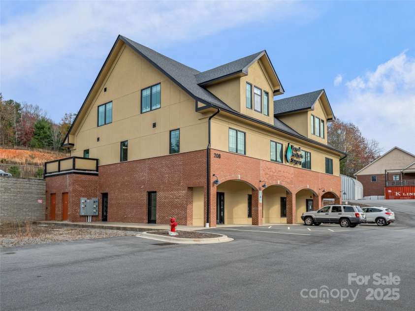 208 Charlotte Highway, Asheville, NC 28803.  MLS# CAR4316623, YatesRealty ID 251. 