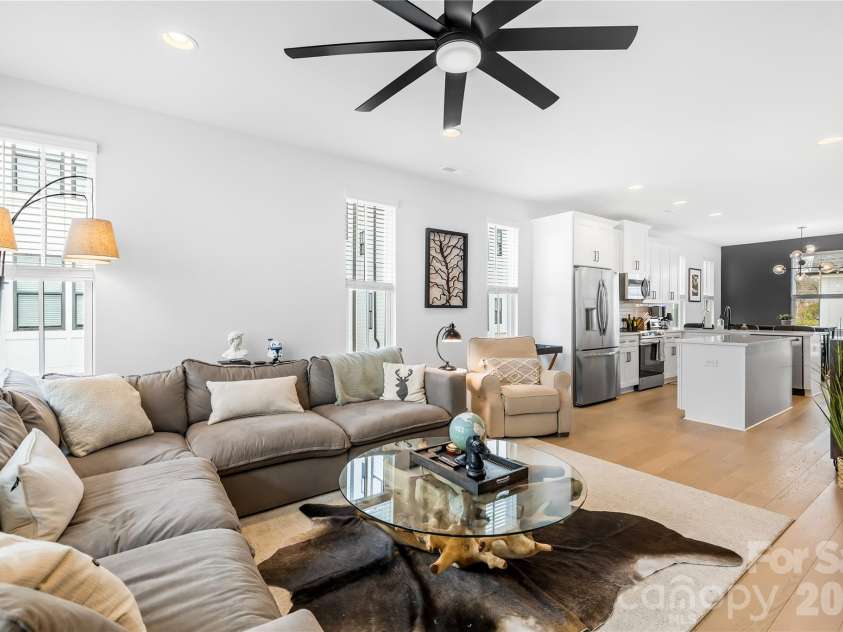 1130 Pegram Crossing Drive, Charlotte, NC 28205.  MLS# CAR4344700, YatesRealty ID 2510. 
