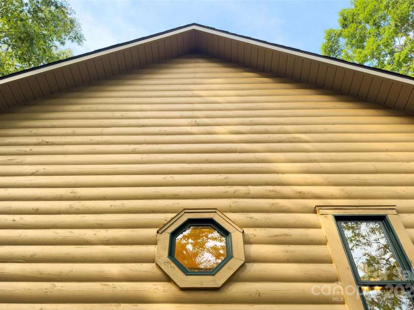 240 Ravenswood Drive, Marion, NC 28752.  MLS# CAR4322365, YatesRealty ID 2510. 