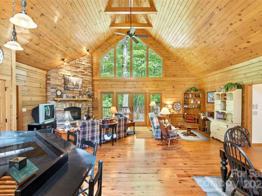 240 Ravenswood Drive, Marion, NC 28752.  MLS# CAR4322365, YatesRealty ID 2510. 