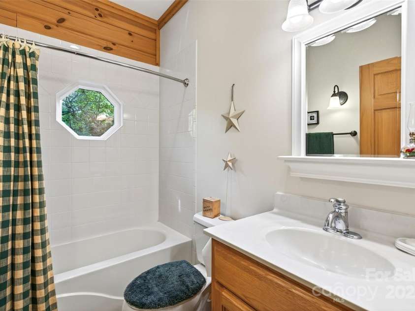 240 Ravenswood Drive, Marion, NC 28752.  MLS# CAR4322365, YatesRealty ID 2510. 