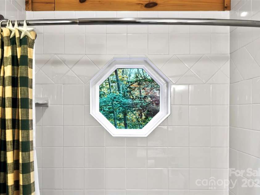 240 Ravenswood Drive, Marion, NC 28752.  MLS# CAR4322365, YatesRealty ID 2510. 